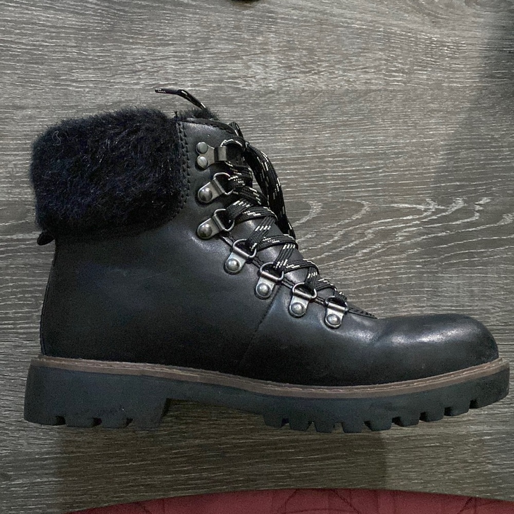 Storm by Cougar, winter waterproof boots with faux fur trim, size 6M